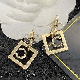 Boucles d'oreilles Ccity Dernières femmes Designer de luxe Bijoux Femmes Classics C logo cerceau cristal perle or Boucles d'oreilles 16