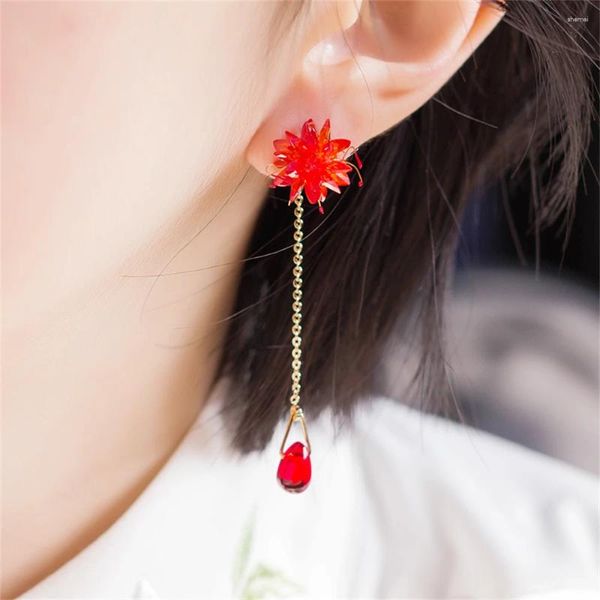 Pendientes de sementales 1 par de lycoris rojo hecho a mano Radiata Flower Tassel Ear Studs Hanfu Cheongsam Joyería para mujeres Joyas de joyería