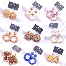 Pendientes de tuerca 10 unids/lote tejido de ratán colgante hecho a mano paja colgante gota Boho verano playa declaración círculo aro con bola Earrin