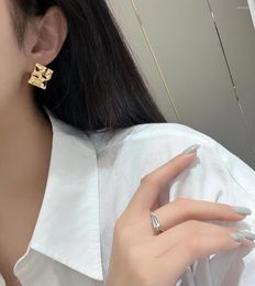 Pendientes de tuerca de oro de 18 quilates con personalidad Irregular creativa, joyería Real amarilla sólida (AU750), geometría Retro de oreja de diseñador para mujer