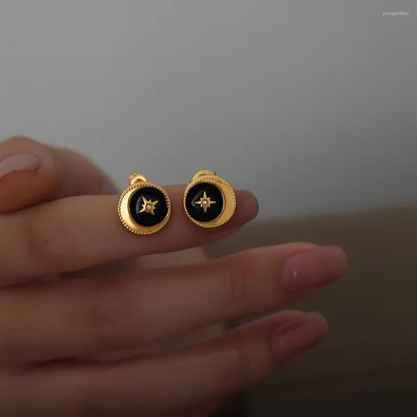 Pendientes de tuerca Pendientes de acero inoxidable chapados en oro PVD de 18K para mujer, diseño de personalidad con forma de botones negros, joyería de moda para oreja