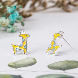 Stud -oorbellen 2022 Mooie schattige gele giraffe meisjes vrouwen eenvoudige meid sieraden voor geschenken aanwezig dieren bloemen