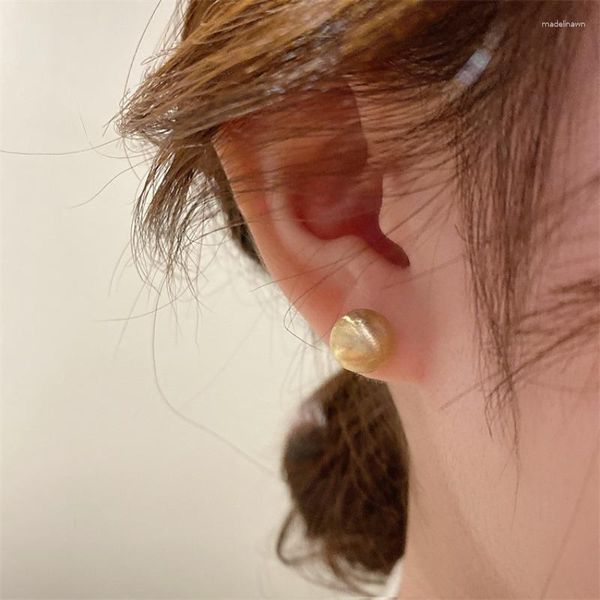 Boucles d'oreilles à clous pour filles, petites boules de dessin mates, simples, à la mode, accessoires bijoux pour femmes, 2023