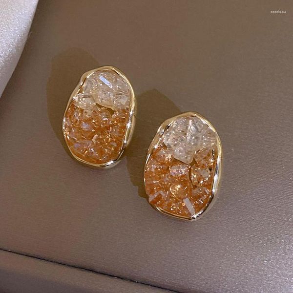 Pendientes de tuerca 2023 Diseño coreano Joyería de moda Chapado en oro de 14 quilates Gota de cristal de dos tonos Accesorios elegantes para el día a día de las mujeres