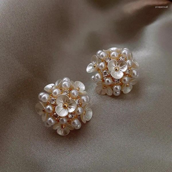 Boucles d'oreilles coréennes en forme de pétale de petite perle, bijoux simples et polyvalents à la mode pour femmes, 2023