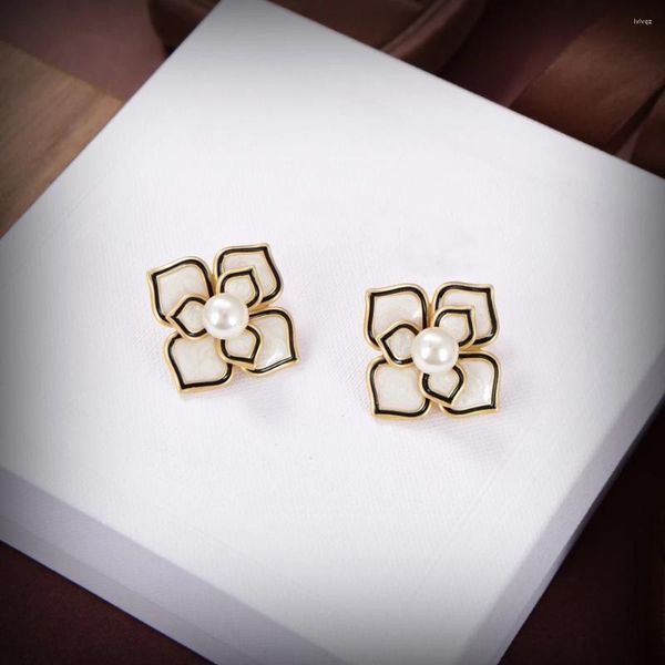 Pendientes de tuerca Vintage para mujer, elegante, exquisito, versátil, flor de borde negro, fecha de regalo de aniversario, joyería famosa de lujo 2023.