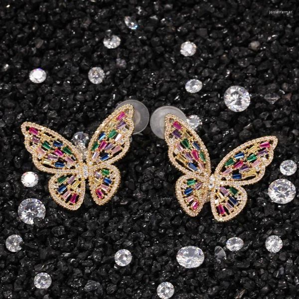 Pendientes de sementales 2024 Estilos de mariposa Mirco Pave Bling Hele Out Cubic Zircon Prong Fashion Fashion Hip Hop Jewelry Be038