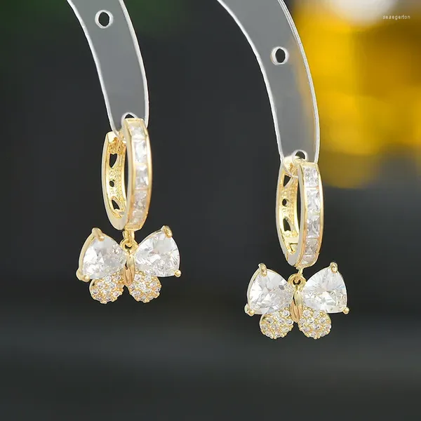 Boucles d'oreilles étalon 2024 Clip d'oreille de style coréen à la mode Zircon Elegant Femme's High-Grade Butterfly