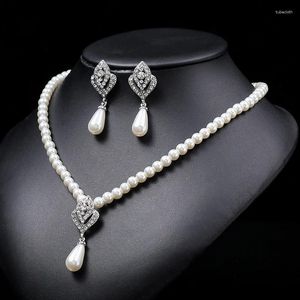 Boucles d'oreilles 2024 Ensemble de collier de perles européennes et américaines pour femmes légères de luxe petits bijoux de mariage polyvalents en gros
