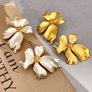 Boucles d'oreilles à clous pour femmes, fleur exagérée, Design de Niche rétro, Style Hong Kong, tempérament pétale, 2024