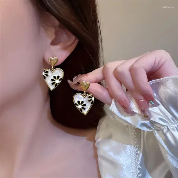 Boucles d'oreilles étalon 2024 fleur de coeur de mode pour les femmes filles strass du métal golden perles bijoux en gros