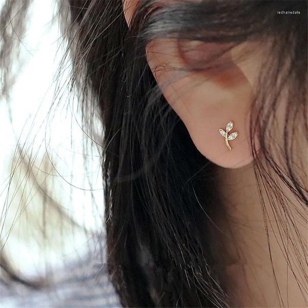 Boucles d'oreilles à clous de Style coréen pour femmes, accessoires mignons en forme de Mini feuille, petites manchettes simples, à la mode, 2024