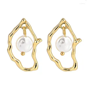 Boucles d'oreilles étalon 2024 Fashion Femmes Vintage Géométrique Irréguleuse Neuf Perle Perle d'oreille Elegant Party Nature Jewerl