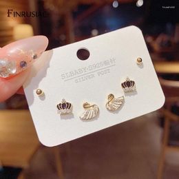 Pendientes de tuerca 2024, conjunto delicado de estilo coreano para mujer, Piercing chapado en oro Real con incrustaciones de circón y aguja de plata