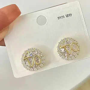 Boucles d'oreilles étalon 2024 coréen sweet mignon lettre cristal tempérament simple zircon brillant pour femmes bijoux de mode fille