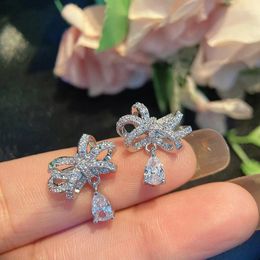 Boucles d'oreilles étalon 2024 Luxury Full Zircon Bowknot pour les femmes tendance magnifique robe de fête de mode coréenne Dailry Exquis Jewelry cadeau