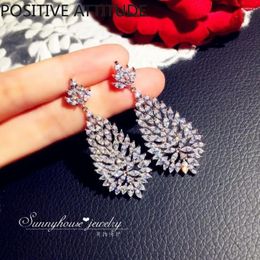 Stud -oorbellen 2024 eigenaardige waterdruppel vrouwelijk soort kubieke zirconia bruiloft accessoires bal goede cadeau sieraden