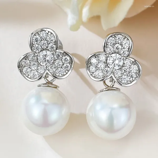 Boucles d'oreilles étalon 2024 S925 Silver à la mode à la mode Crafted Pearl Shell European and American Fashion Flower