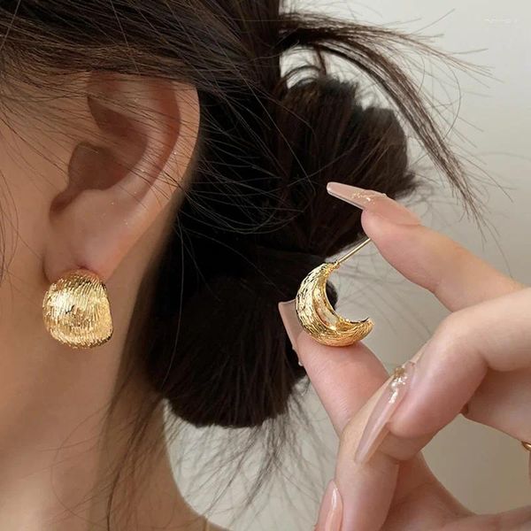 Boucles d'oreilles à clous en métal pour filles mignonnes, bijoux en forme de C, accessoires de fête simples pour femmes, 2024