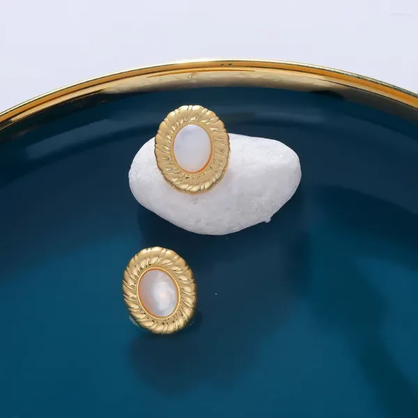 Boucles d'oreilles 2024 Shell ovale de mère blanche avec accessrio en laiton géométrique avec aiguille S925Silver post bijoux pour la vente de femmes élégantes