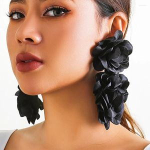 Stud -oorbellen 4 kleuren overdreven grote donzige stof bloem bloemblaaddruppel voor vrouwen 2024 trending elegante oorrang tussen bruidsaccessoires