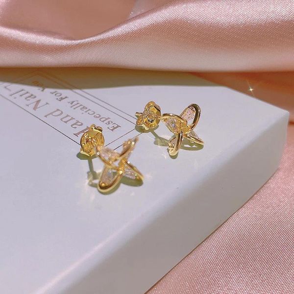 Pendientes de tuerca de plata 925, estrella de cuatro puntas fresca, circonita tridimensional, diseño de nicho para mujer, Clip para oreja, regalo de joyería para salida de fiesta