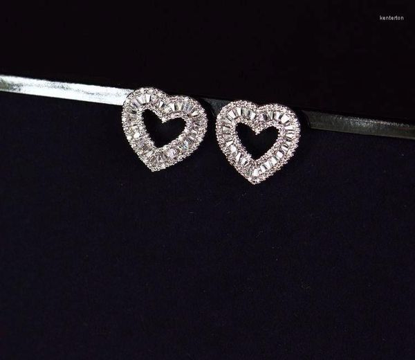 Pendientes de tuerca de plata 925 de alta gama, diamantes cuadrados simples en forma de corazón, temperamento brillante, circonita brillante que combina con todo a la moda