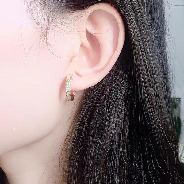 Pendientes de tuerca de plata de ley 925, versión estrecha, oreja con incrustaciones de cielo estrellado, diamante de moissanita, pendiente de moda para parejas masculinas y femeninas