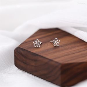 Stud -oorbellen 925 Sterling Silver Simple Hollow Daisy Flower Small For Women Fashion Elegant Student Teen Sieraden Accessoires