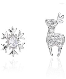Boucles d'oreilles 925 Sterling Silver Women039 Fashion Fashion Exquise Snowflake Sika Deer Asymétrique Mini Jewelry Ladies Christmas O2221575