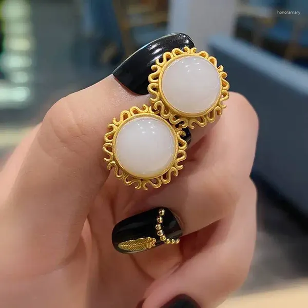 Pendientes de tachuelas Flor de artesanía de oro antiguo para mujeres Estilo chino en el diseño Natural y joyería