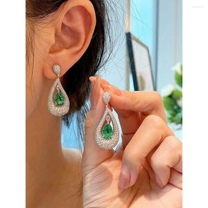 Boucles d'oreilles Apasion 2023 Modèle de vente en direct en streaming luxueux incrusté de 9 boucles d'oreilles européennes et américaines en émeraude simulée de 13 mm