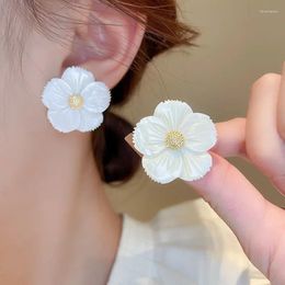 Boucles d'oreilles à clous pour femmes, coquille ronde, classique, fleur blanche, Fritillaria, bijoux assortis avec tout, nouvelle collection