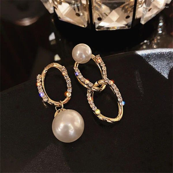 Pendientes de tachuelas Cadena asimétrica Pearl Pearring Geométrico Círculo hueco Bola de bola de metal D'Oreilles Pendientes para mujeres Joyas de fiesta