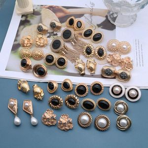 Pendientes de tuerca, diseños de estilos negros, bonitos a la moda para mujer, joyería geométrica de Metal con diamantes de imitación