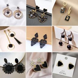 Boucles d'oreilles à clous pour femmes, Texture noire, tempérament géométrique, mode cœur, luxe, strass, Style de rue, bijoux de fête, cadeau