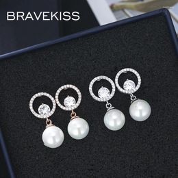 Boucles d'oreilles Bravekiss Round Elegant Slegant Pearl White Rhingestone Drop pour femmes Luxury Fashion Bijoux Oorbellen Prends UE0844