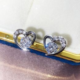 Stud -oorbellen Caoshi Sweet Girl Romantische bruiloft met hartvorm Delicate accessoires Shinning Crystal Elegante vrouwelijke sieraden