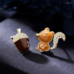 Boucles d'oreilles Cartoon Couette en pin de ramiage mignon Squirrel Pine Cone pour les femmes exquises Asymétriques Boucle d'oreille
