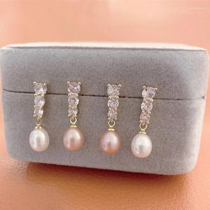 Pendientes de tachuelas Estilo de celebridades Puertos de perlas rosadas para mujer Color de oro Long Eardop Minimalista Tiny Huggies Wedding Fashion Jewelry