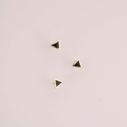 Pendientes de botón CMajor Pendiente de oro macizo de 9 quilates Temperamento de moda Triángulo delicado Elegante Chic Minimal Simple para mujer