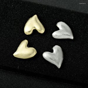 Boucles d'oreilles à tige en alliage d'air froid plaqué or brossé en forme de coeur femme simple rétro sous-couleur 925 aiguille en argent