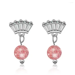 Boucles d'oreilles Couronne incrustée Zircon Charme simple Charme Les cristaux de fraise pour femmes conviennent aux bijoux de mode