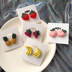 Pendientes de tuerca bonitos fruta fresa para mujer dulce verano coreano plátano melocotón uva piña resina oreja joyería regalos de fiesta