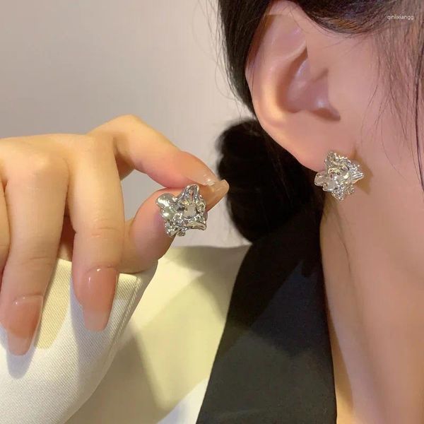 Pendientes de tachuelas Lindo geométrico metálico pequeño para mujeres joyas modernas 925 aguja de plata simplemente diseño