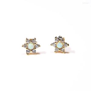 Stud -oorbellen schattige kleine CZ Flower Earring met heldere witte brand opaal hoge kwaliteit minimale sieraden