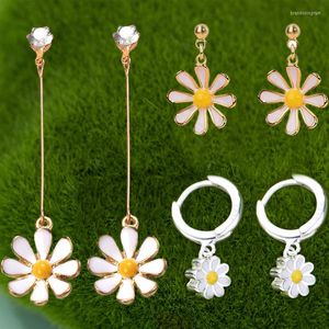 Stud -oorbellen schattig kleine madeliefje bloemen oor gesp voor vrouwen Koreaanse zoete kristallen bloem oorrang meisje mode elegante sieraden