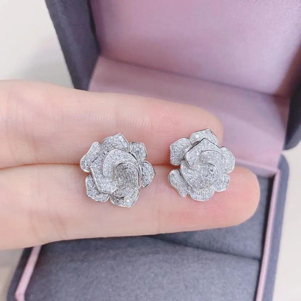 Boucles d'oreilles à clous pour femmes, en vente, No.0567, diamants blancs, or 18 carats, Nature, 0,70 ct, goutte fine, CZZJ2024