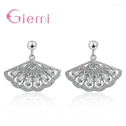 Boucles d'oreilles à goujon en forme de papillon délicate pierre de cristal pour femmes bijoux anniversaire et zircone cubique