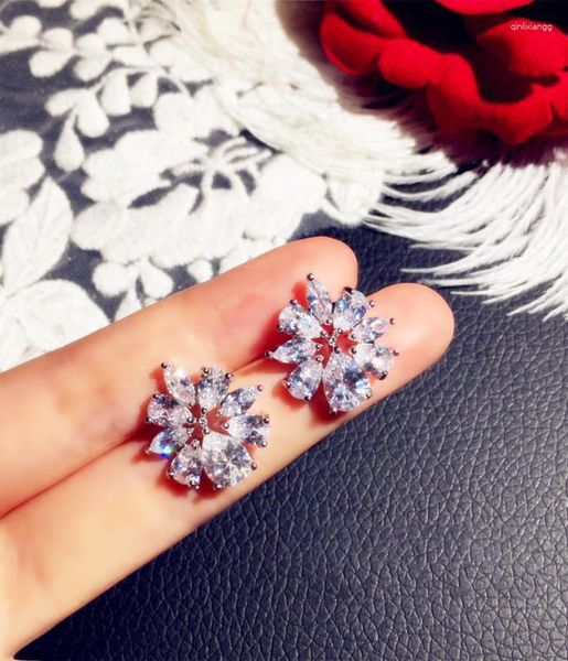 Boucles d'oreilles Design bijoux de mariage clair Zircon autrichien élégant 925 argent aiguille fleur pour les femmes